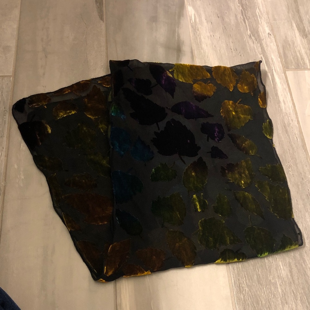 Velvet Colorful Leaf Patterned Scarf - image 2